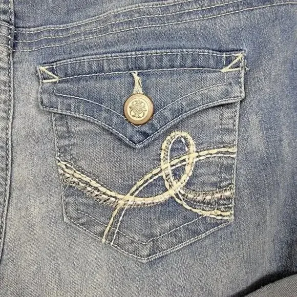 No Boundaries Denim Shorts Blue Mid Rise Women Size 5 Cotton Blend Stretch Jean - Picture 5 of 8